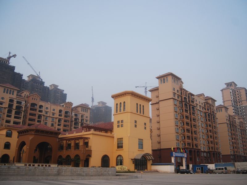 華強(qiáng)城一期二標(biāo)段工程（2010年省文明工地、省“結(jié)構(gòu)中州杯”工程）